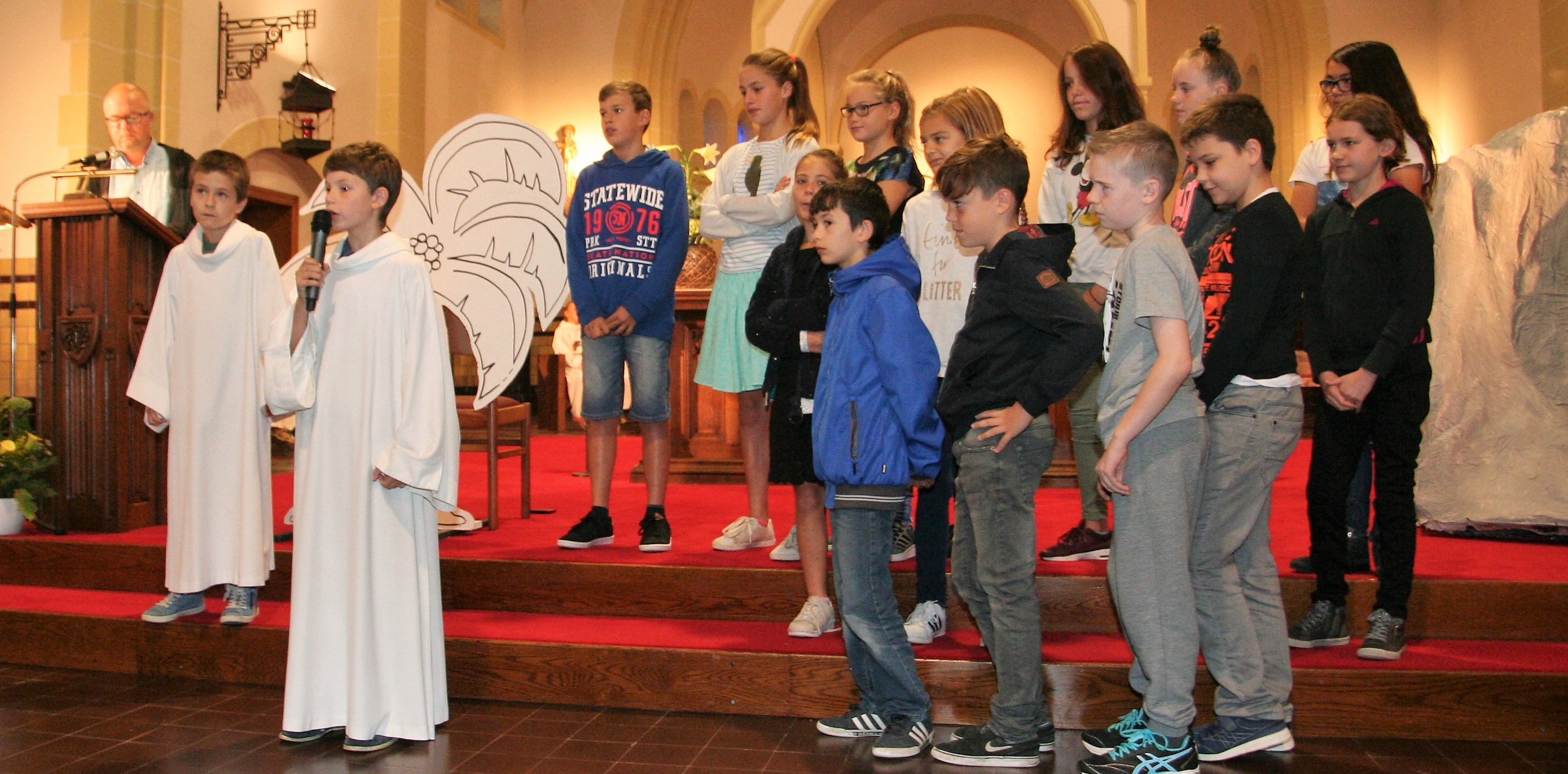 Eerste schoolviering met OLVO-Vuurtorenwijk