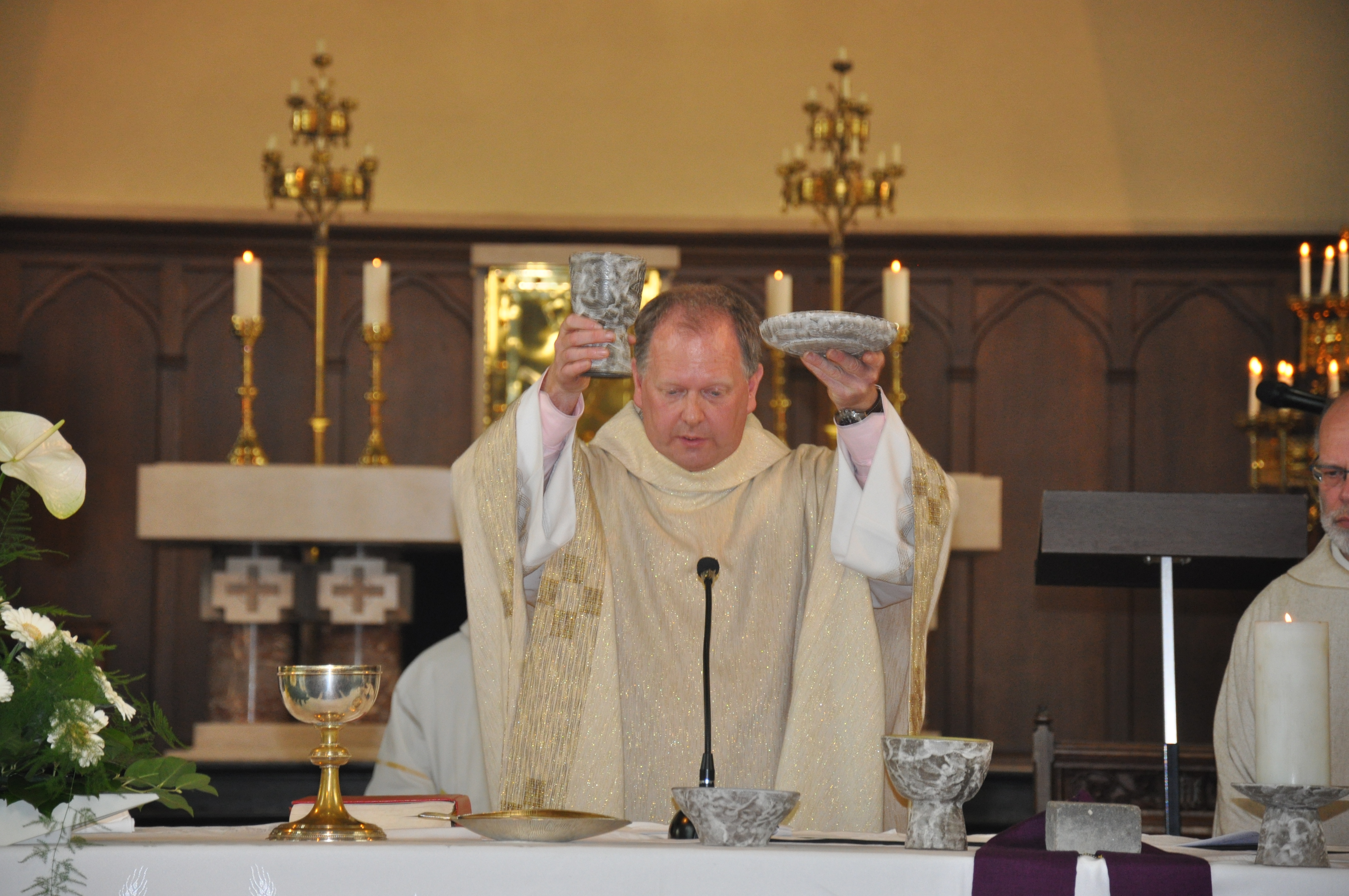 Aanstellingsviering priester Nikolaas in de federatie