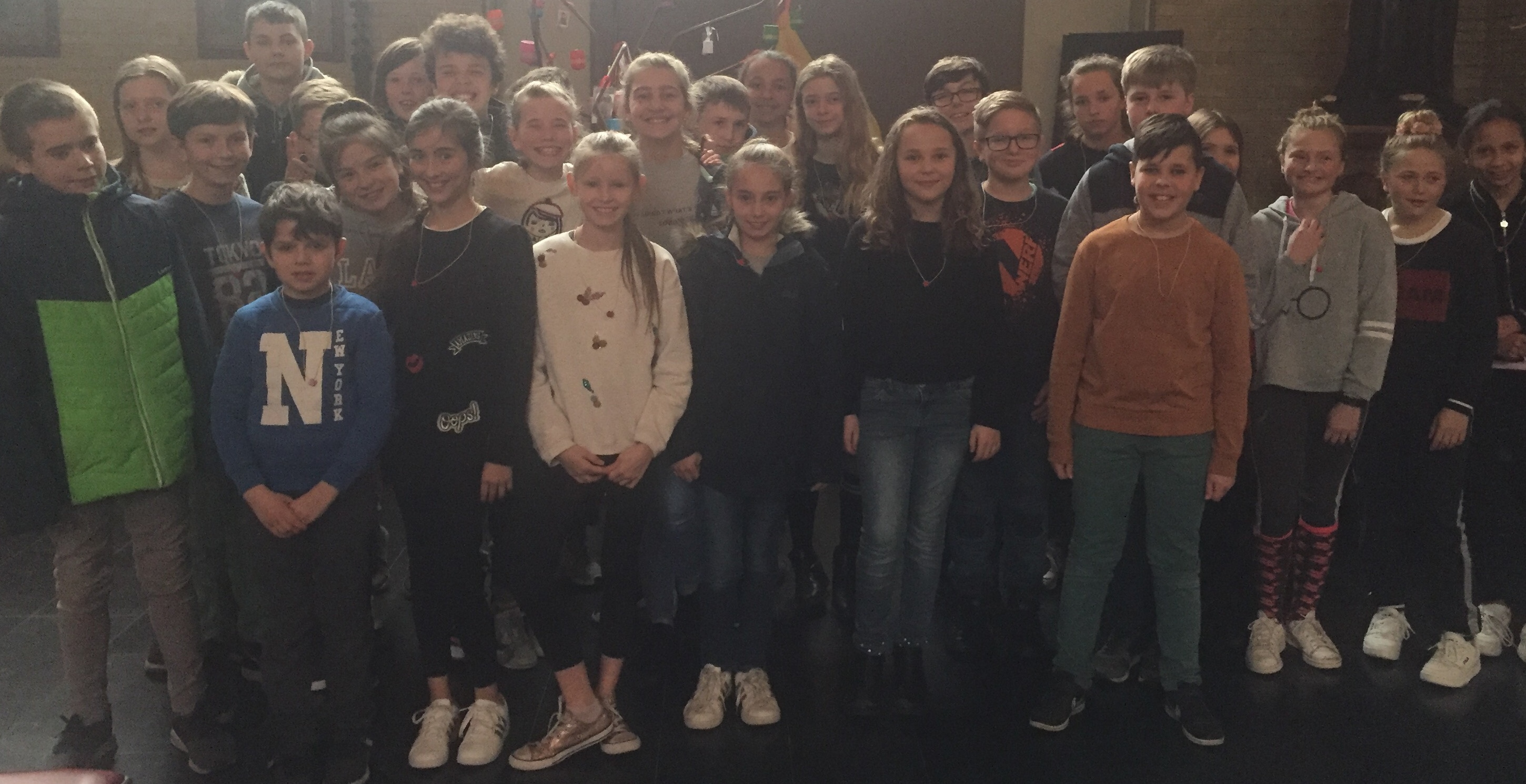 Kruisoplegging vormelingen Sint-Theresia