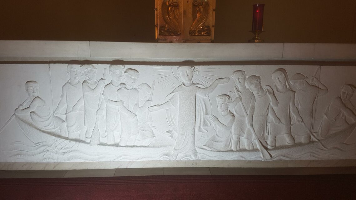 Nieuwe belichting hoogaltaar in St.-Jozefskerk