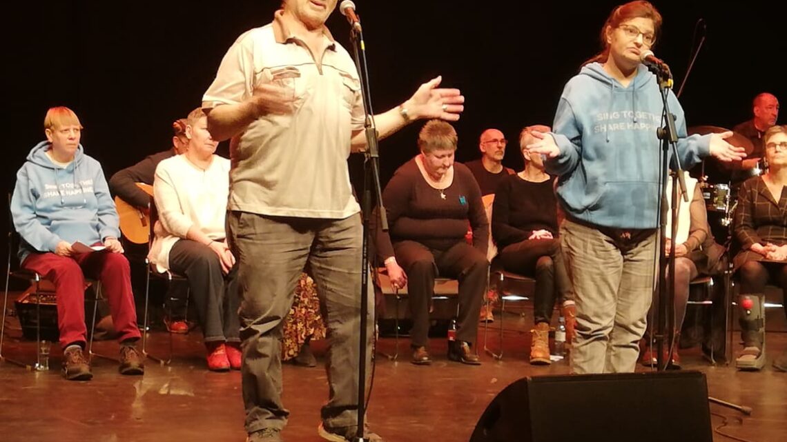 Koor van mensen in armoede ontroert aanwezigen